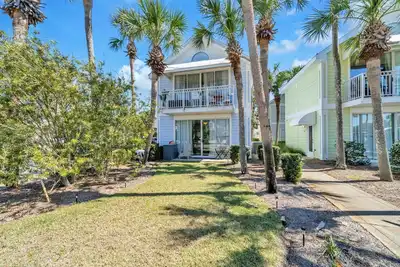 Image de Beachside Bliss Full Cottage~Location, Crystal Beach, Destin~Steps to Beach/Pool