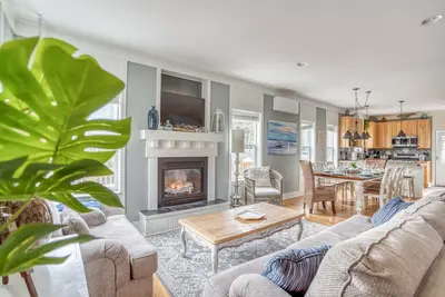Image de Luxurious Bella Beach Fun-3 King Beds-Hot Tub-Gazebo-Fire Pit-Media-Game Room