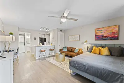 Image de Economy studio stay near Dt and Domain