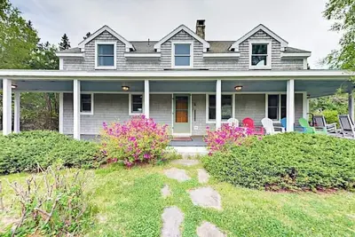 Image de Stunning Post Beam Farmhouse on 34 Private Acres