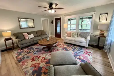 Image de Nrg, Peaceful cabin on 4 acres! 7 min to the bridge & 15 min to Hawks Nest Park