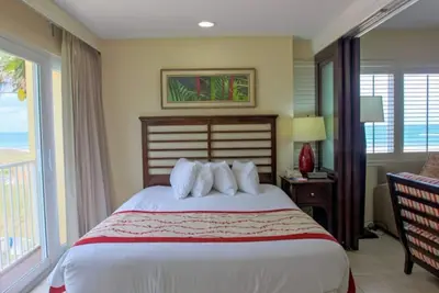 Image de Studio offering picture perfect views of Pompano Beach steps away from the sand!