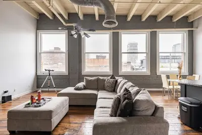 * Newly Listed * 1br Luxury Downtown Loft