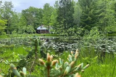 Image de Cozy Cottage with a Pond