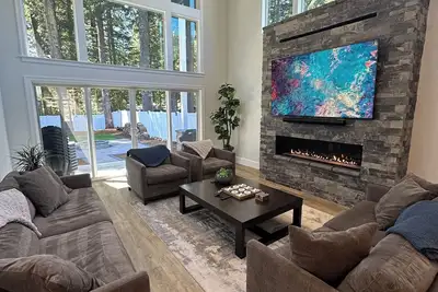 Image de Custom-built Detroit Lake house -- walking distance to the lake and town!