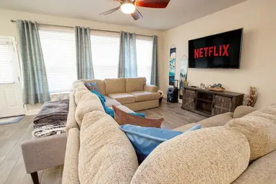 Image de Family Spacious & Fun 2mins to Shooting Complex Yard