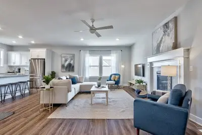 Image de Elegant New Build Home W/ Office
