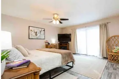 Image de LoCaTiOn! Spacious 1acr Tropical Island Home Pool\n\n