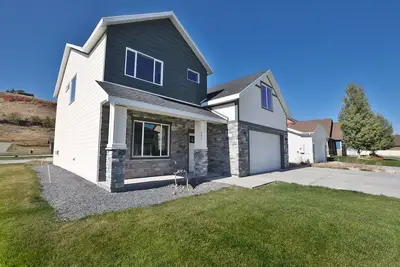 Image de Boat Harbor House - Pool & Hot Tub Access in Unbeatable Location!