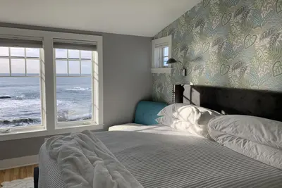 Image de New Ocean-front, Peaks Island, Portland home, Beaches,