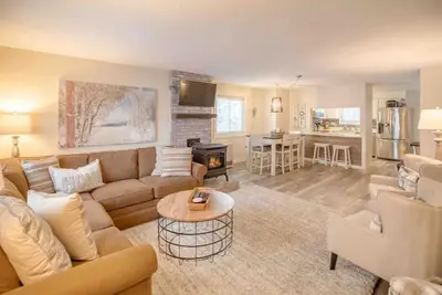 Image de Modern Townhome- Walk to Brewery