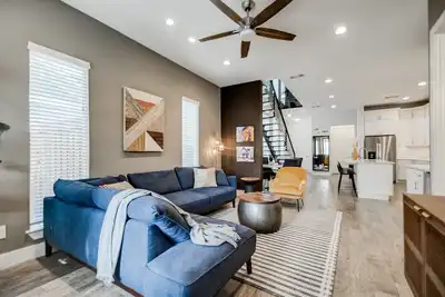 Image de Bishop Arts Abode!