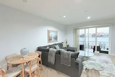 3 Bedroom Townhouse With Water Views