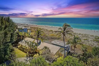 Image de Beachfront on Anna Maria Island!