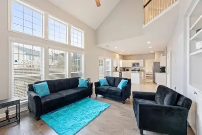 Image de Group Friendly Fam Fun: 5Bed, 2 levels, Pool Table, FirePit, Bbq Grill, SwingSet