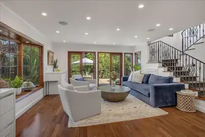 Image de Palo Alto near Downtown Location!