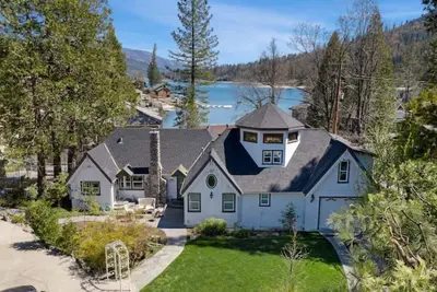 Image de Bass Luxury Cabin-Game Room-Outdoor Kitchen-Lake View