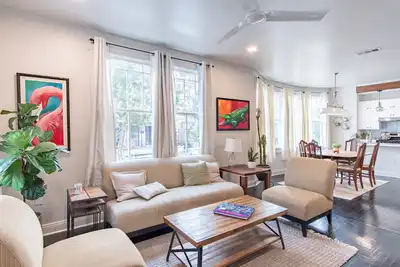 Image de Renovated Gem in Mid-City Nola, minutes to French Quarter, 1 block to streetcar!