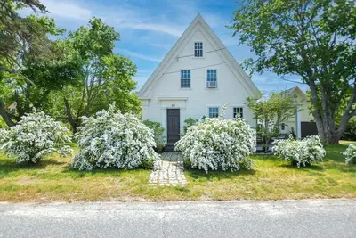 Image de 1 Mile to Nantucket Sound Beaches!