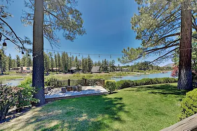 Image de Blue Lagoon Lakefront - Lakefront, Pool Table, Dock, Outdoor Patio Area