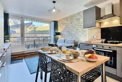 Image de Schönes 4-Personen-Kabine-Studio in Tignes am Fuße der Geschäfte und in der Nähe der Pisten, mit herrlichem Blick auf den See und den Gletscher