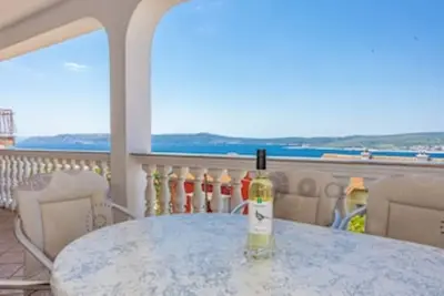 Image de Apartment with panoramic view up to 5 persons with balcony Apartments Lacic 2