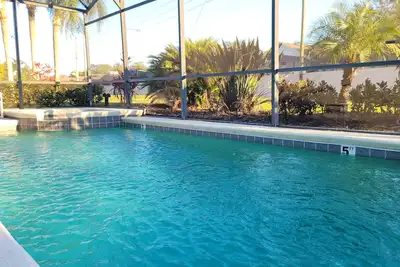 Image de New to rentals, South Facing pool and spa, free WiFi, smart Tv's, 2 Master suites