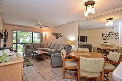 Image de Walk to #1 Siesta Beach, 2 Bedroom, 2 Baths, Heated Pool, Wifi, Covered Parking.