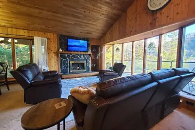 Image de Updated Duplex with Mountain & Filtered Water View