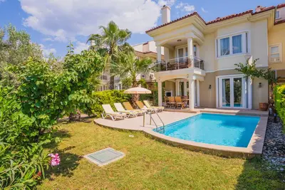 Image de 5 bedroom, 24/7 security, one minute walk to the beach
