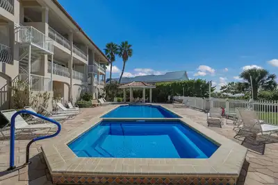 Image de La Plage #1: Gulf Views! Heated Pool & Spa! Elevator by Anna Maria Life Vacation Rentals