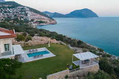 Image de Seaside 4 Bedroom Villa Kalkan Elena Sarı