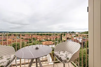Appartement de vacances \"Cavalino Boutique Apt 1\" avec vue sur le lac, balcon et Wi-Fi.