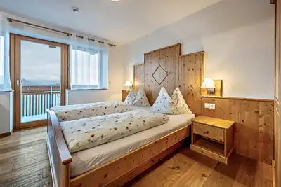 Image de Appartement \"Maurerhof Morgenrot\" avec vue sur les montagnes, balcon privé et Wi-Fi.