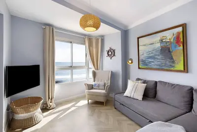 Image de Appartement de vacances \"Ocean Side Arinaga\" avec vue sur la mer et Wi-Fi.