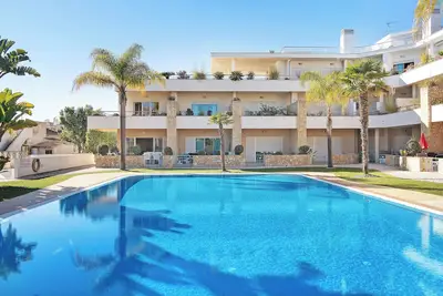 Image de Maison de vacances 'White Dove' avec piscine partagée, Wi-Fi et climatisation