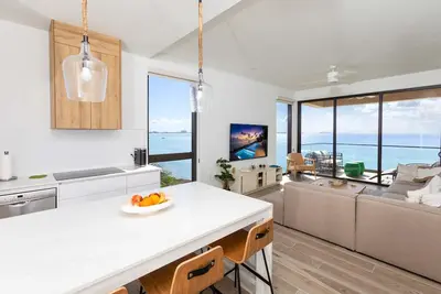Image de SeaDreams #5: Elevated Oceanfront Views w/Access to Rooftop Lounge, Pool + Heated Spa