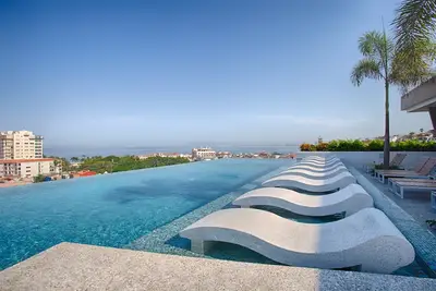 Image de 2 Br Old Town w/view, pool & gym