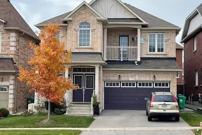 Image de Executive 4 Bed 3. 5 Bath full house