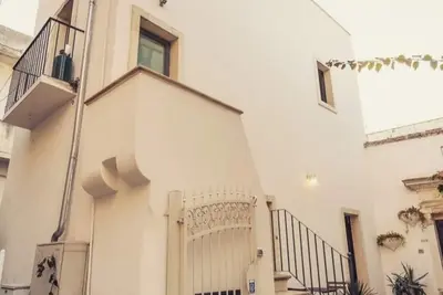 Image de A corner of tranquility in a typical Salento historic center