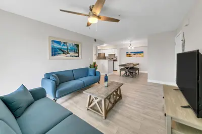 Image de Newly remodeled spacious condo, walking distance to  the beach, heart of destin