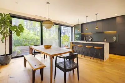 Image de Empire House by RoveTravel | 3br Th w/ Courtyard