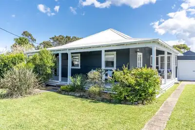 Image de Charming Pet friendly Beach Cottage - 100m to beach and lake