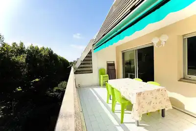 Image de Appartement climatisé dans résidence avec piscine