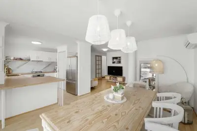 Image de The \"Pretty Beach House\"