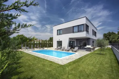 Image de Villa Tika in Pula for families with kids playground