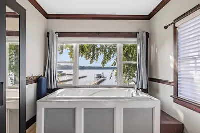 Image de Sunset Hideaway - A Beachfront Bungalow