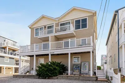 Image de Only 200 feet to the beach!