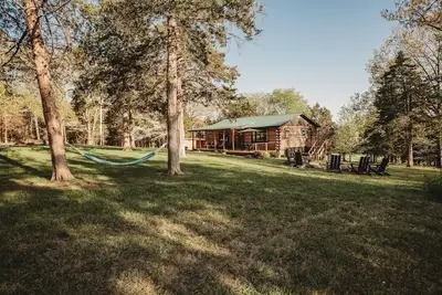 Image de 10-Acre Cabin Retreat | Close to Floating