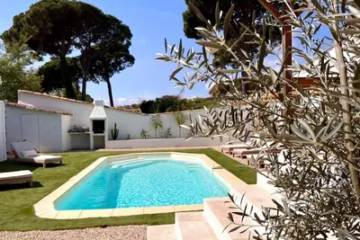 Image de La Villa Les Lauriers 150 m de la mer piscine chauffée, Grimaud, golfe St Tropez
